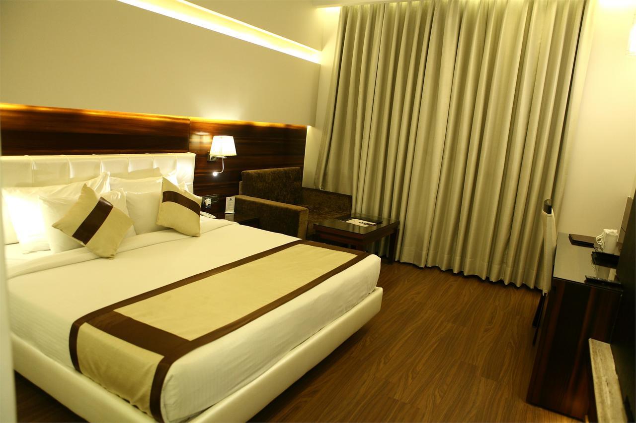Viceroy Inn Дехрадун Екстериор снимка